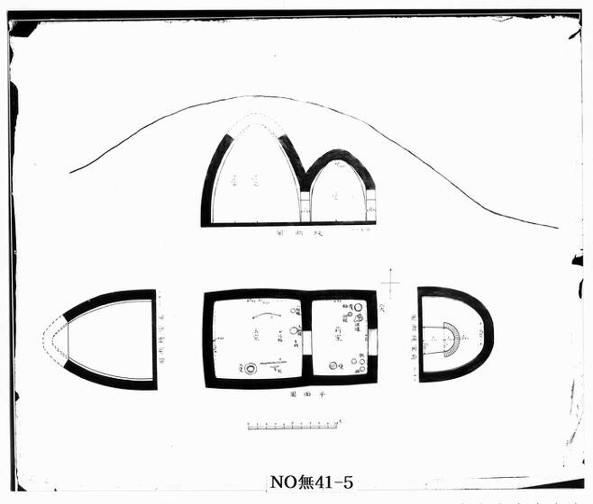 1910년대 발굴자인 세키노는 ‘장무이묘’ 무덤방의 천장을 ‘벽돌로 쌓은 궁륭상(아치형)=한나라식’으로 인식하고 복원도면을 그려 <조선고적도보>(1915)에 제시했다. |출처:조선총독부,  <조선고적도보>, 1915