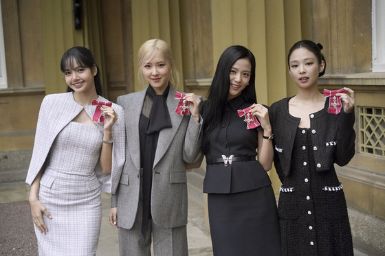 From left, Lisa, Rosé, Jisoo and Jennie, from Blackpink, pose with their MBE, Members of the Order of the British Empire, medals awarded to them in recognition of their role as COP26 advocates for the COP26 Summit in Glasgow 2021, by King Charles at Buckingham Palace in London on Wednesday. [AP/YONHAP]