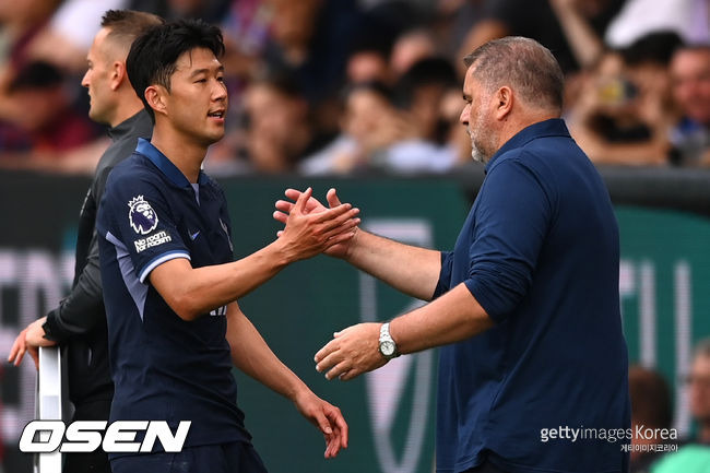 [사진] 손흥민과 앤지 포스테코글루 감독 ⓒGettyimages(무단전재 및 재배포 금지)