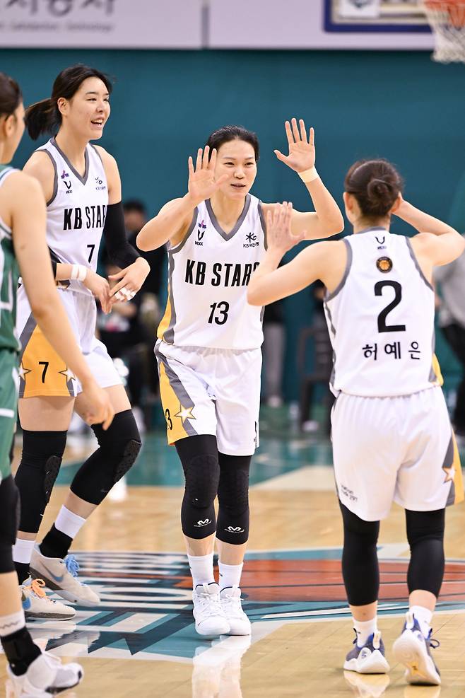 김예진(가운데). /사진=WKBL 제공