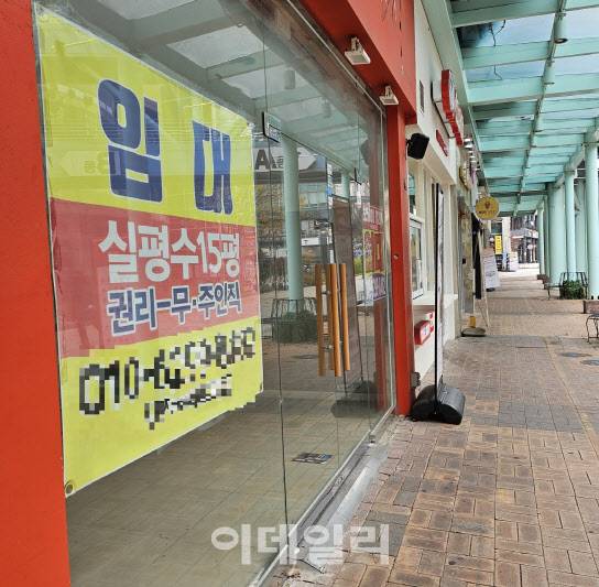 22일 경기 고양시 일산동구 라페스타 상가 모습. 임차인을 찾는 상가가 휑하다.(사진=전재욱 기자)