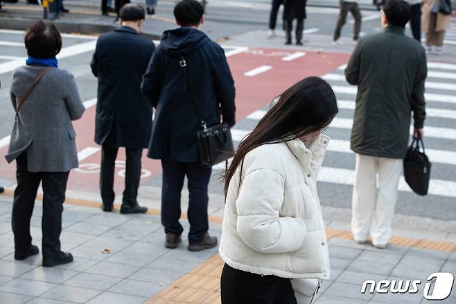 꽁꽁 싸맨 출근길(사진은 기사 내용과 무관함) / 뉴스1 ⓒ News1