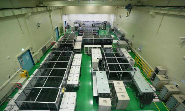 광주과학기술원(GIST)에 있는 기초과학연구원 초강력레이저연구단의 4페타와트(PW)급 초강력 레이저 장비. 시드빔에서 시작해 증폭과 압축 과정을 거쳐 강력한 빛을 만들어낸다. GIST 제공