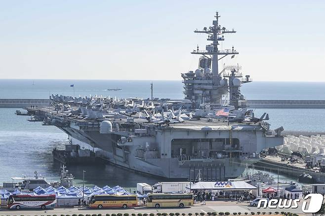 미 해군 원자력 추진 항공모함 '칼 빈슨'(CVN-70). (해군 제공) 2023.11.21/뉴스1