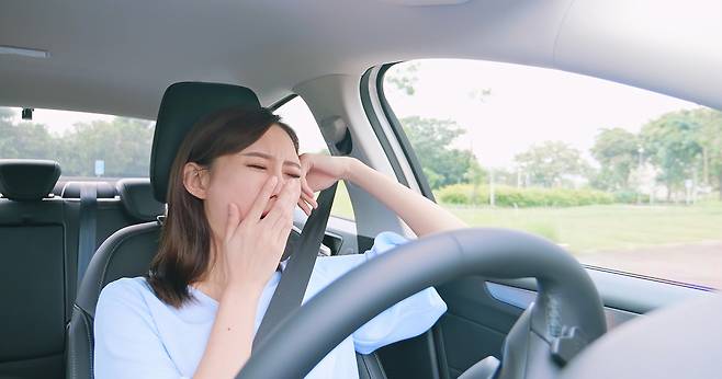 잦은 하품이나 울렁거림 등은 편두통이 원인일 수 있다./사진=클립아트코리아