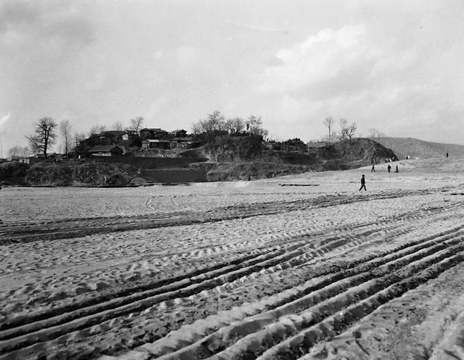 폭파 전의 밤섬. 1968년 2월 10일 촬영. - 사진 서울역사박물관.