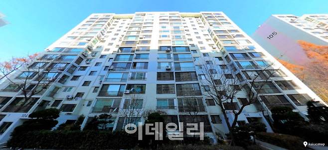 서울 송파구 문정동 올림픽훼밀리타운 104동. (사진=카카오)