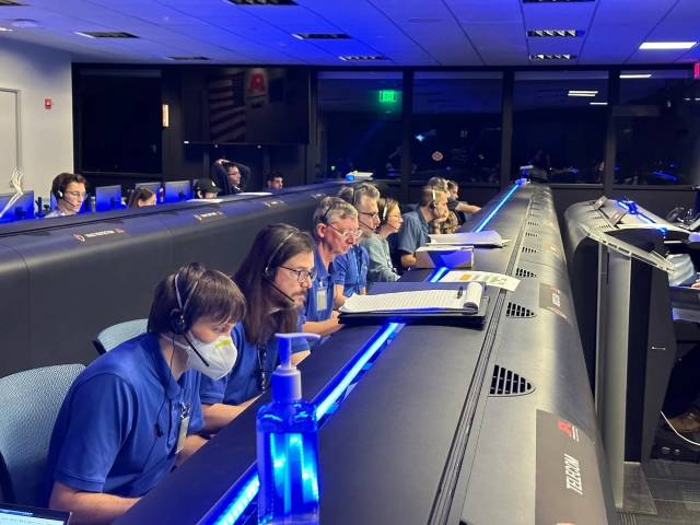 미국 NASA의 심우주 광통신(DSOC) 기술 시연을 위한 비행 레이저 송수신기 운영팀. NASA