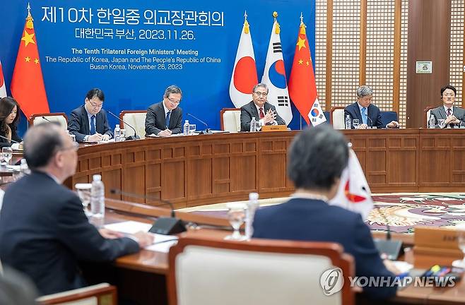 제 10차 한일중 외교장관회의 (부산=연합뉴스) 손형주 기자 = 26일 오후 부산 해운대구 APEC누리마루에서 한일중외교장관회의가 열리고 있다. 2023.11.26 [공동취재] handbrother@yna.co.kr