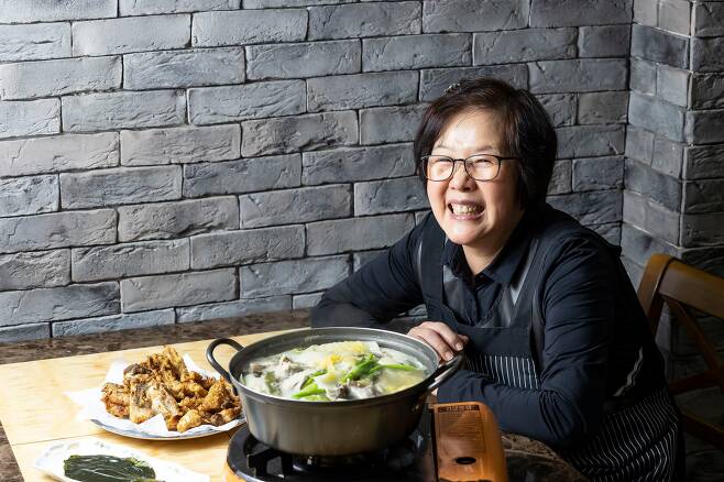 김진옥씨는 "손님을 손님으로 생각해본 적 없다. 가족에게 먹인다는 마음으로 음식을 만들어왔다"고 했다./양수열 영상미디어 기자