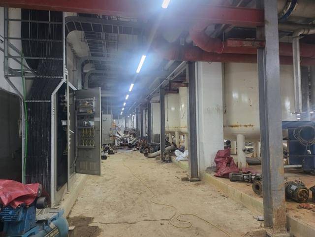 영주 판타시온 실외 워터파크 기계실 일부 장비가 철거되고 있다. 이앤씨 건설 제공