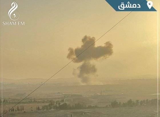 시리아 수도 다마스쿠스가 공습을 받았다. 시리아 매체는 이스라엘의 공격이라고 전했다. 사진 시리아 라디오 SNS 캡처