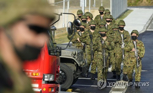 오키나와 이시가키섬 기지에서 이동하는 자위대[교도 연합뉴스 자료사진]