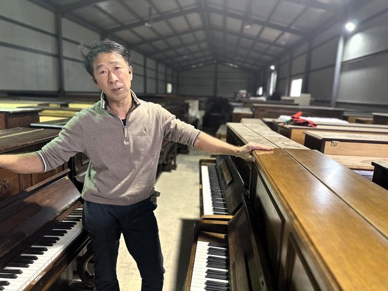 30년 넘게 피아노 판매 업체를 운영한 이우희 포리피아노 대표. 천권필 기자