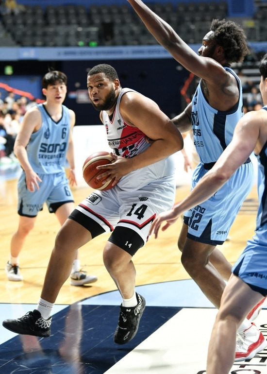 오랜만에 복귀한 스펠맨, 그러나 3점에 그쳤다. 사진=KBL 제공