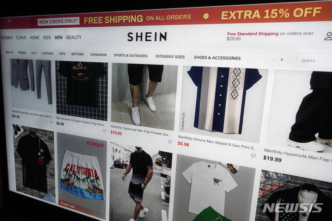 [뉴욕=AP/뉴시스]중국의 패스트패션 소매업체 쉬인(Shein)이 미국 뉴욕증시에 기업공개(IPO)를 신청한 것으로 전해졌다. 사진은 2023년 6월23일 쉬인 웹사이트의 모습. 2023.11.28