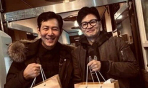 지난 26일 서울 서초구 한 식당에서 찍힌 한동훈 법무부 장관(오른쪽)과 배우 이정재. 온라인 커뮤니티 캡처