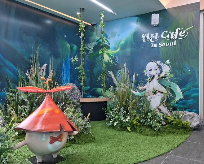 '원신' 테마 카페 포토존.