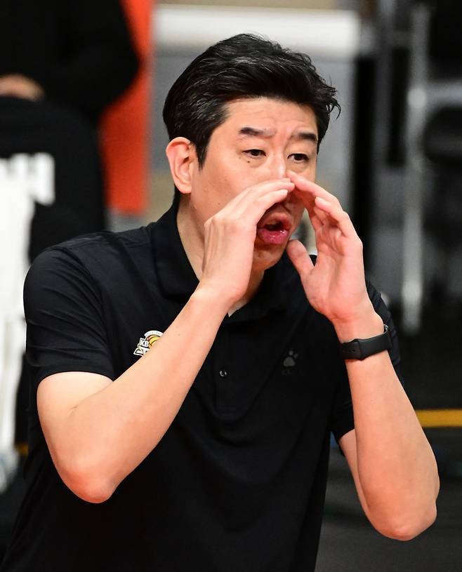 KB손보가 11연패를 당ㅇ했다. 후인정 KB손보 감독은 변명하지 않았다. 사진=KOVO