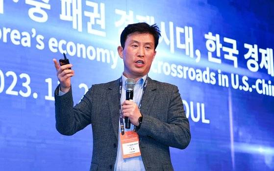 29일 서울 중구 롯데호텔에서 열린 '2023 중앙포럼'에서 조재필 울산과학기술원(UNIST) 특훈교수가 배터리 부문에 대한 주제 발표를 하고 있다. 김종호 기자