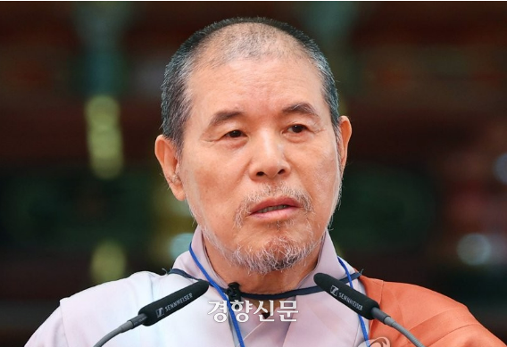 상월결사 회주 자승 스님이 지난 3월23일 오후 서울 종로구 조계사에서 열린 상월결사 인도순례 회향식에서 회향사를 하고 있다. 연합뉴스