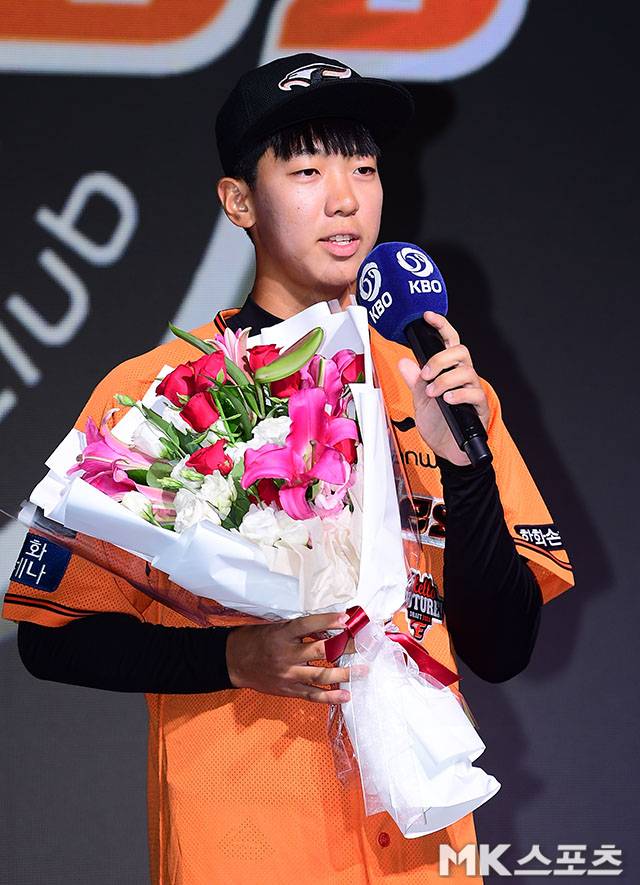 2024 신인드래프트에서 전체 1순위로 한화의 지명을 받은 황준서. 사진=김영구 기자