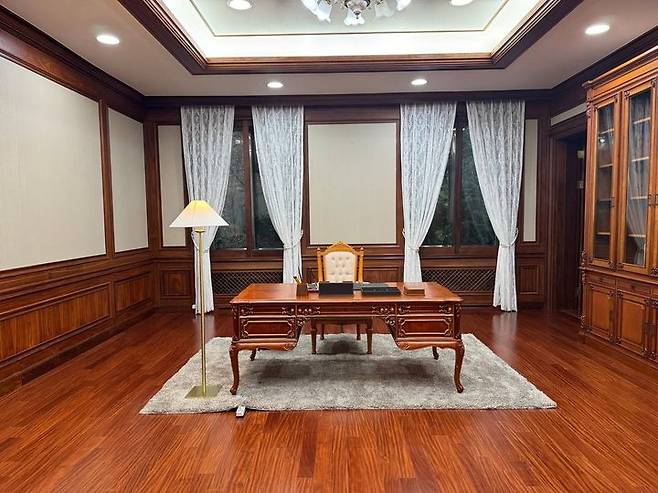 [서울=뉴시스] 청와대 관저 서재 재현(사진=문화체육관광부 제공) 2023.11.29. photo@newsis.com *재판매 및 DB 금지