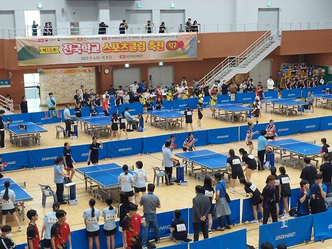 11월 4일과 5일 이틀간 제주복합체육관에서 ‘전국학교스포츠클럽 축전’ 탁구대회가 진행되었다. 사진 | 채하민 학생기자