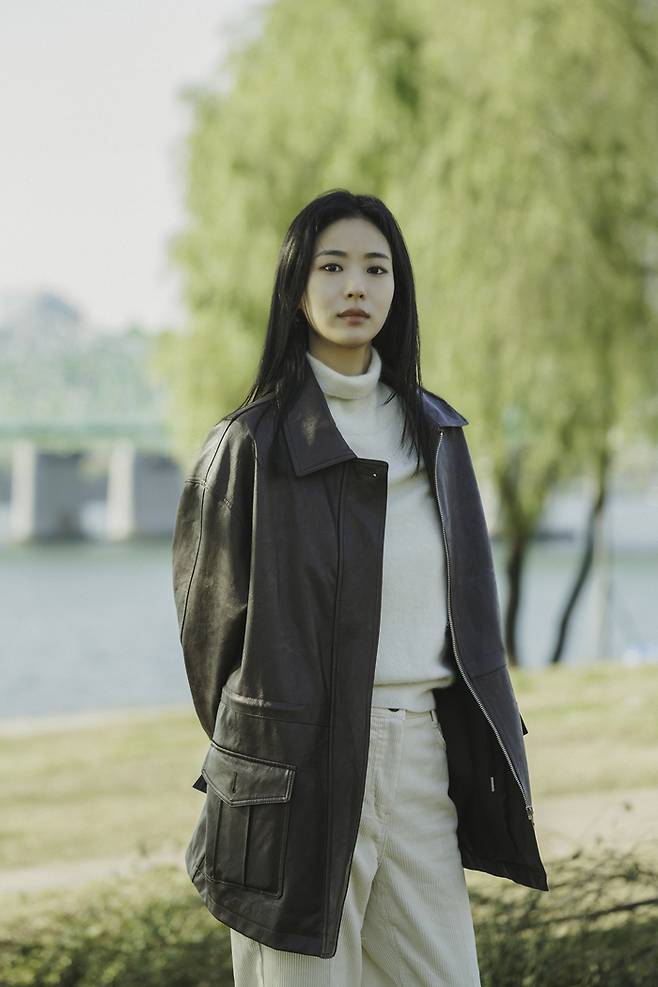 넷플릭스 드라마 ‘정신병동에도 아침이 와요’에서 민들레 역을 연기한 배우 이이담. 사진 고스트 스튜디오