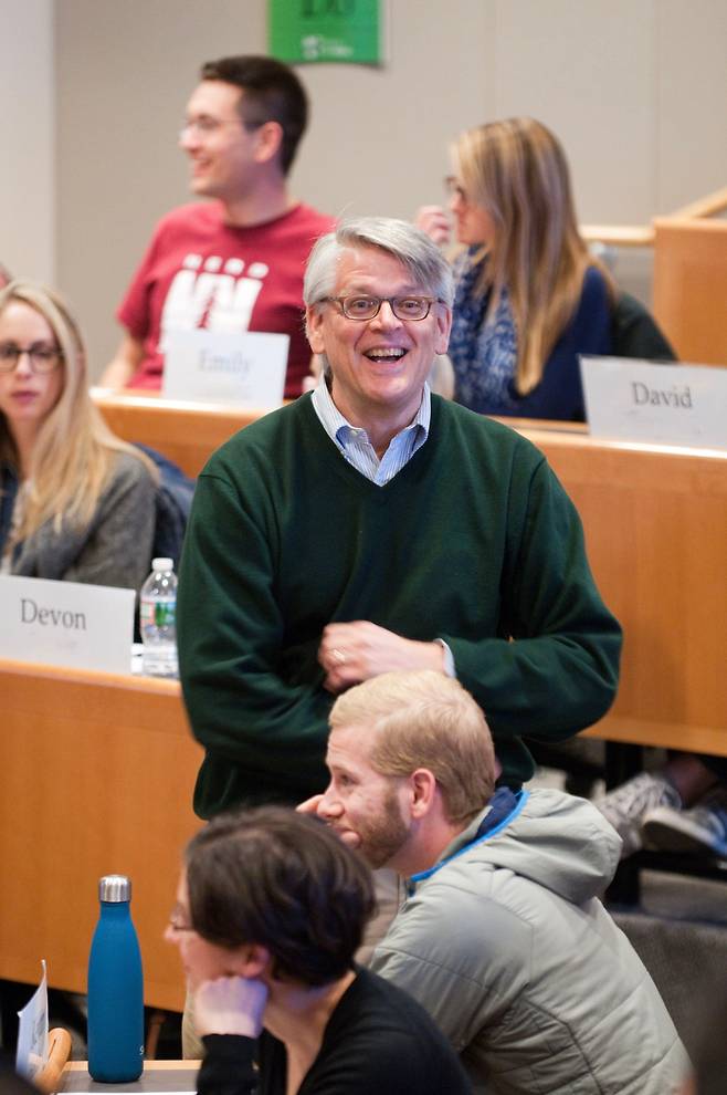 토머스 아이젠먼 교수가 강의하는 모습. /본인 제공