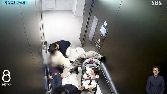 쓰러진 남성에게 심폐소생술을 실시하는 여성. 사진 SBS 캡처