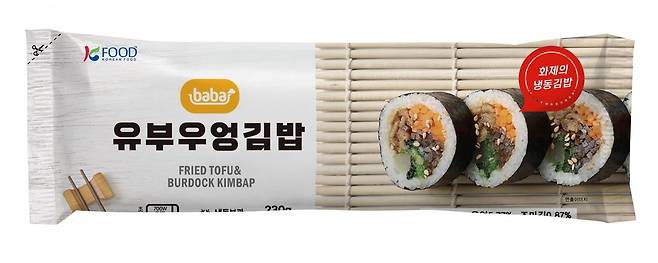 중소 식품업체 '올곧'이 이마트24에 출시한 유부우엉김밥./ 이마트24 제공