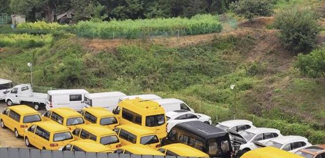 학원 버스로 둔갑한 보조금 부정수급 차량. 연합뉴스