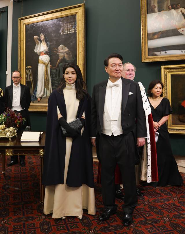 ▲영국을 국빈 방문한 윤석열 대통령과 김건희 여사가 22일(현지시간) 런던 금융특구 길드홀에서 열린 런던금융특구 시장 주최 만찬에 참석하고 있다. ⓒ연합뉴스