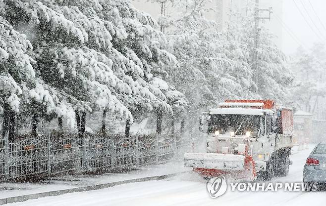 눈 내리는 춘천 [연합뉴스 자료사진]