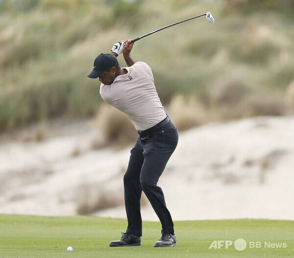 2023년 미국프로골프(PGA) 투어 이벤트 대회인 히어로 월드챌린지에 출전한 타이거 우즈가 1라운드에서 경기하는 모습이다. 사진제공=ⓒAFPBBNews = News1