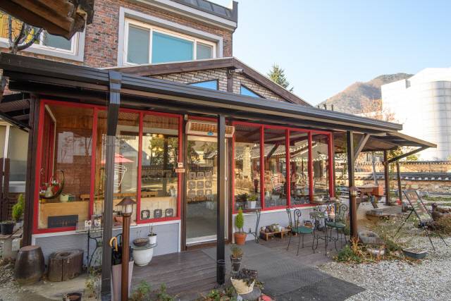 상유재에 조성된 카페 전경