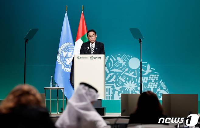 기시다 후미오 일본 총리가 1일 아랍에미리트 두바이에서 열린 제28차 유엔기후변화협약 당사국총회(COP28)에서 발언하고 있다. 2023.12.1 ⓒ 로이터=뉴스1 ⓒ News1 강민경 기자