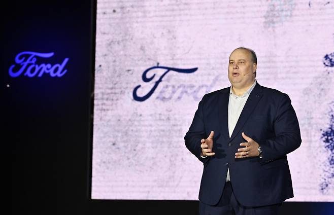 포드·링컨코리아를 이끄는 데이비드 제프리 사장이 신형 SUV '올-뉴 링컨 노틸러스'를 앞세워 부진 탈출에 나섰다. 사진은 올 초 열린 넥스트 제너레이션 포드 레인저 출시 행사에 나섰던 제프리 사장. /사진=포드코리아