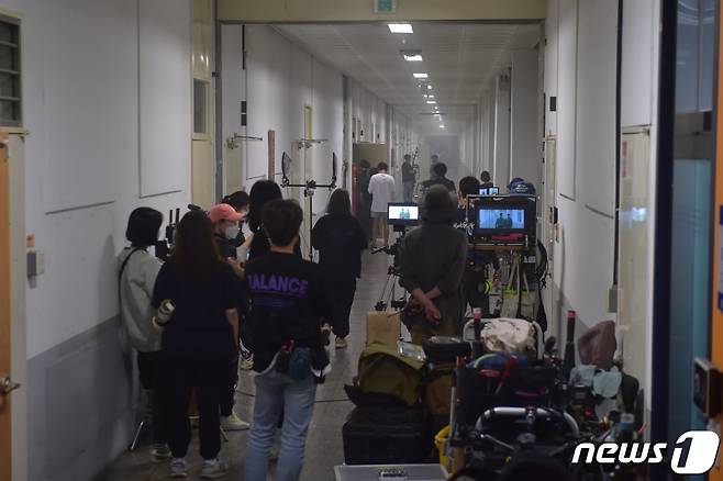 2022년 5월 말 조선대학교 본관에서 영화 '서울의 봄' 촬영이 진행되고 있다.(조선대 제공)2023.12.2./뉴스1