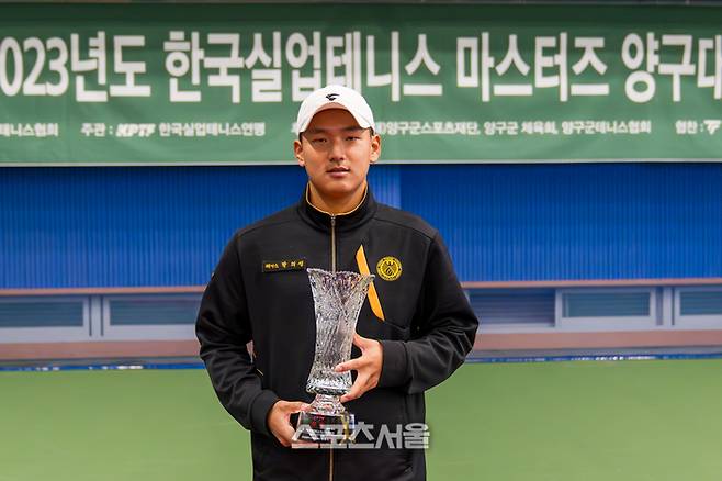 3일 실업테니스 마스터즈 남자단식 정상에 오른 박의성. 제공|프리랜서 김도원