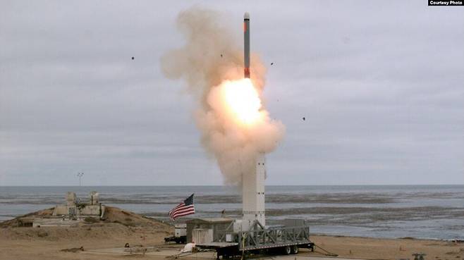 2019년 미군이 캘리포니아주의 한 섬에서 육상 발사 토마호크 미사일을 시험 발사하는 장면. /USNI News