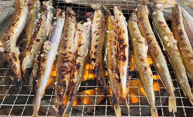속초의 겨울철 별미인 양미리 구이. 사진=김기섭 기자