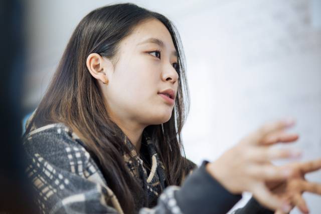 ▲<프레시안>은 지난달 28일 충북 충주의 한 작업실에서 5년차 빌더 목수 22살 이아진씨를 만났다. ⓒ황지현