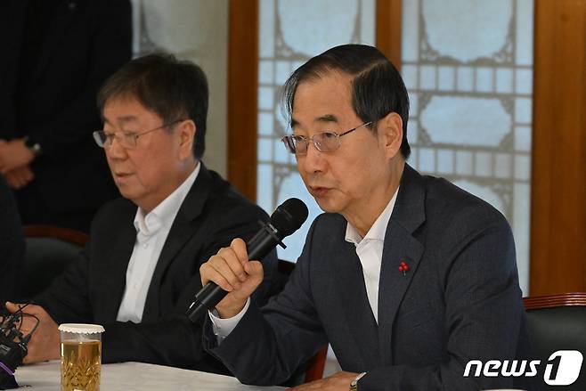 한덕수 국무총리가 3일 서울 종로구 국무총리 서울공관에서 열린 고위당정협의회에서 모두 발언을 하고 있다. (공동취재) 2023.12.3/뉴스1 ⓒ News1 유승관 기자