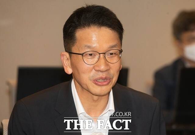 최창원 SK디스커버리 부회장이 그룹 2인자 자리인 SK수펙스추구협의회 의장을 맡을 것이란 관측도 나온다. /더팩트 DB