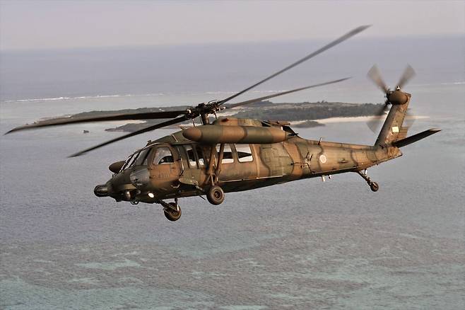 실종된 헬기와 같은 기종인 육상자위대 ‘UH60JA’ 헬리콥터 사진./EPA 연합뉴스