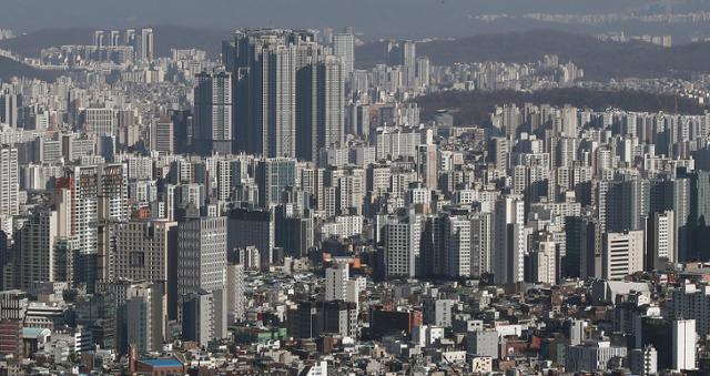 1일 서울 남산에서 바라본 서울 아파트단지. 뉴스1