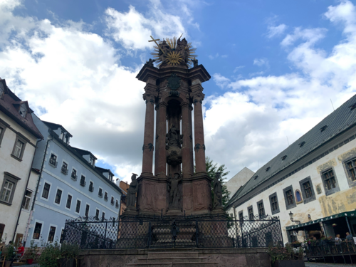 16세기에 형성된 성삼위일체 광장