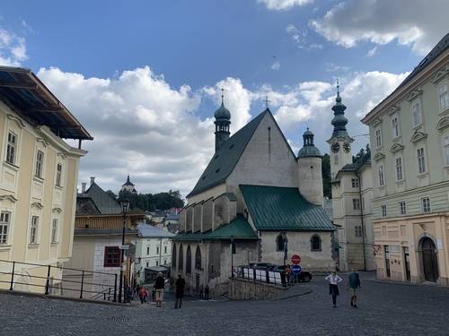 광장 주변 1500년에 세워진 성 캐서린 교회